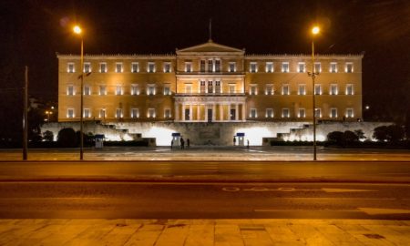 Κορονοϊός: Το μίνι lockdown ερημώνει τη νυχτερινή Αθήνα