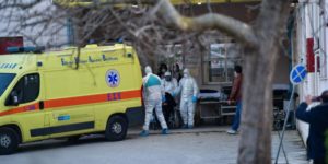 Κορονοϊός: 302 κρούσματα και 2 θάνατοι
