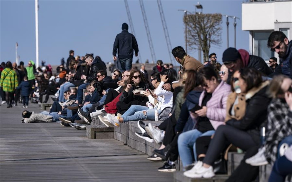 Σουηδία: Άνοδος των κρουσμάτων και διαφωνίες ανάμεσα στους ειδικούς