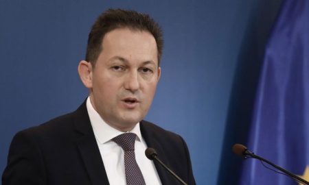 Πέτσας για Τσίπρα: «Ψεύδεται ασύστολα»