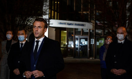Μακρόν για αποκεφαλισμό καθηγητή: «Δε θα περάσει η τρομοκρατία»