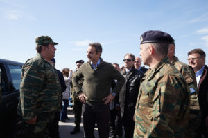 Ο Κυριάκος Μητσοτάκης στον Έβρο: Επιθεωρεί τον νέο φράχτη στα ελληνοτουρκικά σύνορα