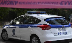 Οικογενειακό δράμα στο Πέραμα: Νέος έπεσε νεκρός από τον όπλο του αστυνομικού αδερφού του