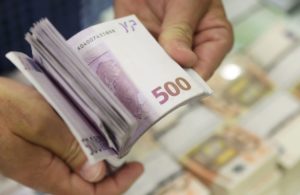 Επίδομα 534 ευρώ: Ποιοι το δικαιούνται και πού υποβάλλονται οι αιτήσεις