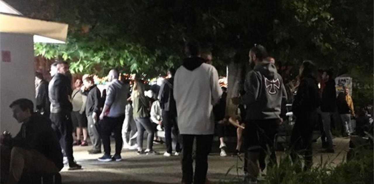 Κορονοϊός: Οι πλατείες και τα πάρκα ασφυκτιούν από κόσμο