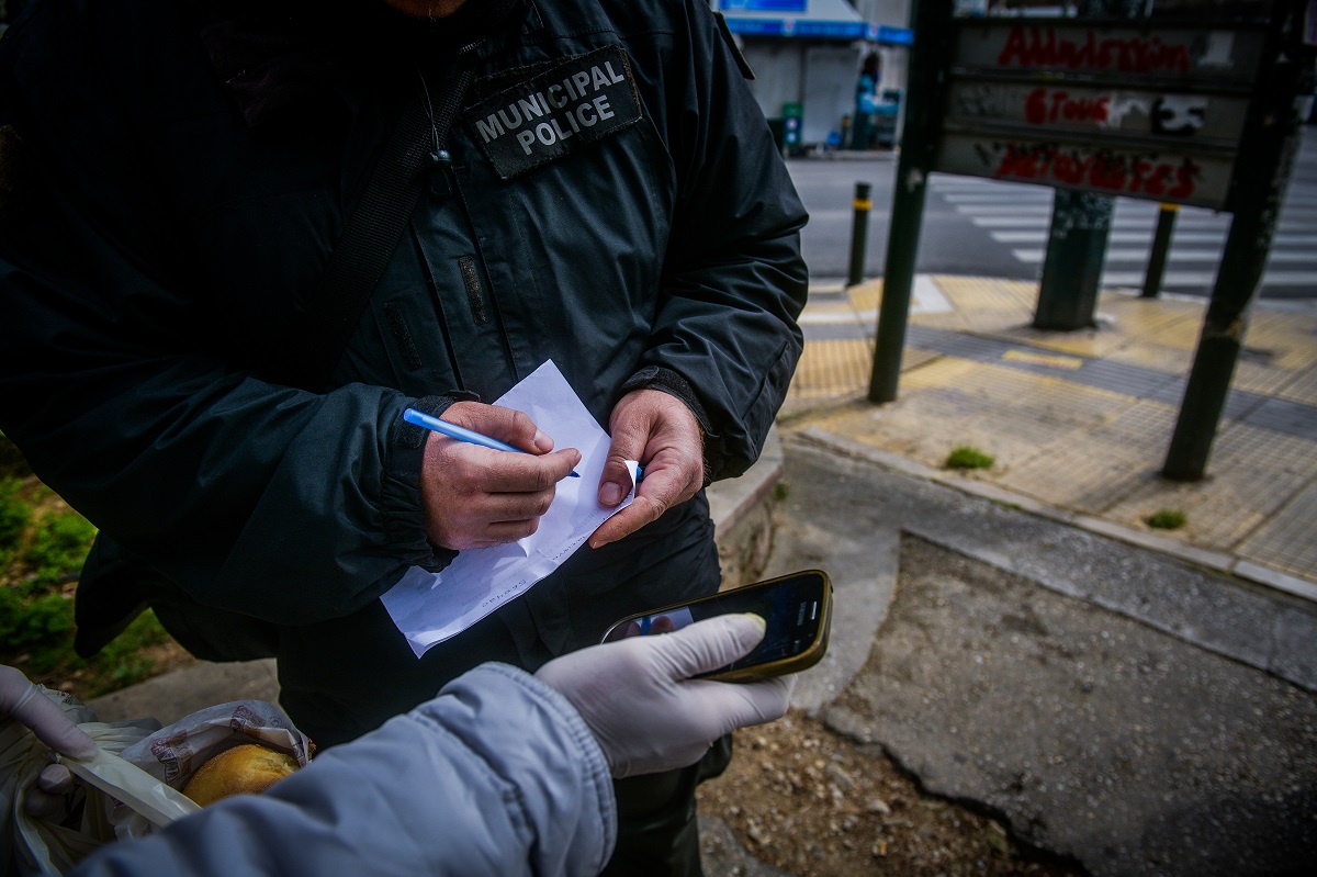 Σε ισχύ το lockdown: Τι πρέπει να ξέρετε για τα sms μετακίνησης