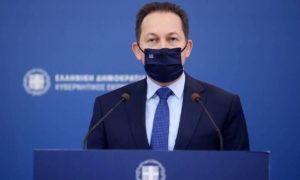 Πέτσας: «Δεν πάμε σε άμεσο lockdown στην Αττική»