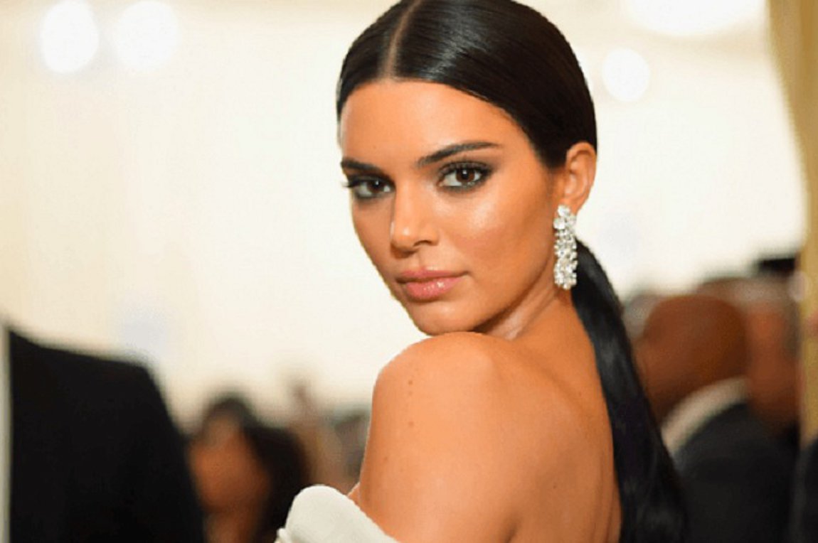 Κένταλ Τζένερ: Το total white look της είναι η απόλυτη τάση του χειμώνα