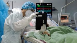 κκληση για βοήθεια από αναισθησιολόγο: «40χρονοι και 50χρονοι στις ΜΕΘ»
