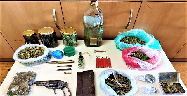 Συλλήψεις για ναρκωτικά στο Ρέθυμνο: Χασίς με τσικουδιά βρήκαν οι αστυνομικοί!