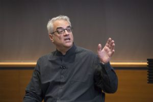 Καθηγητής του Γέιλ για κορονοϊό: «Περίπου το 2024 θα επιστρέψουμε στους κανονικούς ρυθμούς μας»