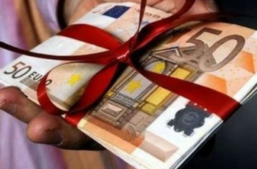 Δώρο Χριστουγέννων: Επί του πραγματικού μισθού η καταβολή του