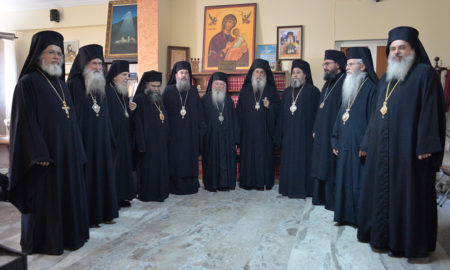 Ιερά Σύνοδος: Νευρωτικοί όσοι υποστηρίζουν ότι από τη Θεία Κοινωνία μεταδίδεται ο κορωνοϊός