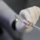 Έλληνας γιατρός στη Μεγάλη Βρετανία: Έκανε το εμβόλιο για τον κορονοϊό - Είχε παρενέργειες;