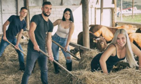 Λάρισα: Νέο σέξι ημερολόγιο με αγρότες για το 2021