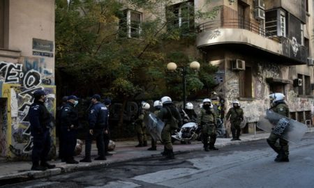 Επέτειος θανάτου Γρηγορόπουλου: Σοκάρει το βίντεο με την ασέβεια των αστυνομικών στο μνήμα