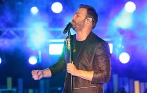 Ο Γιώργος Σαμπάνης στη μεγαλύτερη live streaming συναυλία