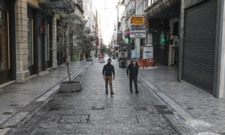 Σαρηγιάννης: «Αργή πτώση των κρουσμάτων και πρόωρη η απόφαση για άνοιγμα της αγοράς»