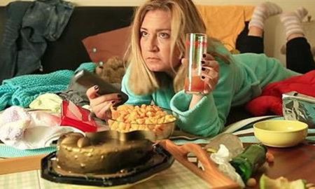 Συναισθηματική υπερφαγία: Πώς θα διαχειριστείτε την τάση σας να εκτονώνετε το άγχος στο φαγητό