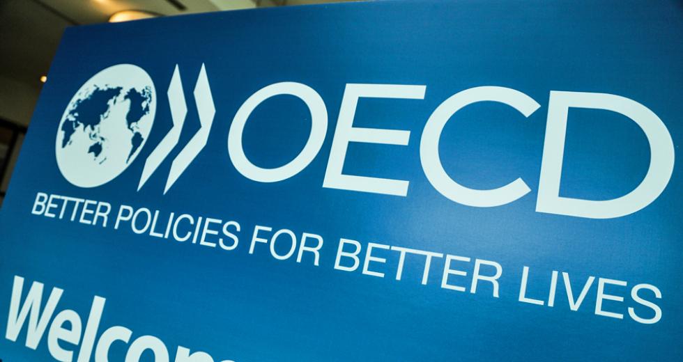 ΟΟΣΑ: Υποδειγματικές οι επιδόσεις της Ελλάδας στην ενσωμάτωση των προτύπων διαφάνειας