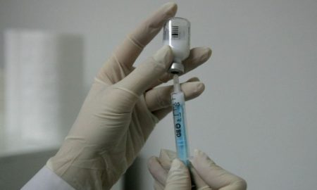 Eμβόλιο της AstraZeneca: Γερμανικά δημοσιεύματα επιμένουν για αποτελεσματικότητα κάτω του 10%