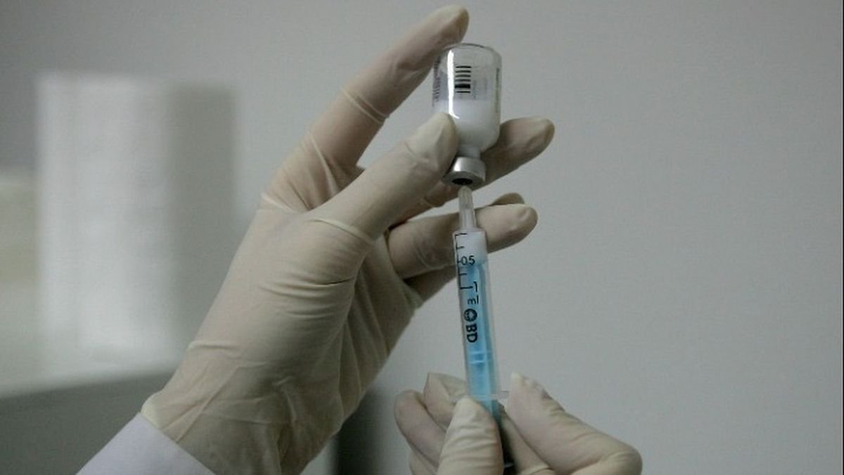 Eμβόλιο της AstraZeneca: Γερμανικά δημοσιεύματα επιμένουν για αποτελεσματικότητα κάτω του 10%