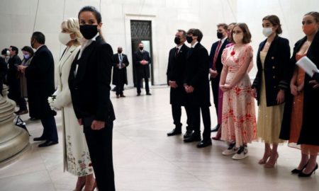 Εγγονή Μπάιντεν: Τα αθλητικά παπούτσια της έσπασαν το στιλιστικό πρωτόκολλο και έγιναν viral