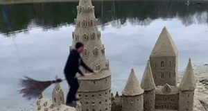 Χάρι Πότερ: Το διάσημο κάστρο του χτισμένο στην άμμο από έναν καλλιτέχνη