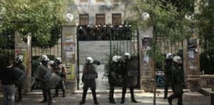 Αντώνης Τζαμακόπουλος: H ειρωνεία για την αστυνομία στα πανεπιστήμια και οι αντιδράσεις στο Twitter