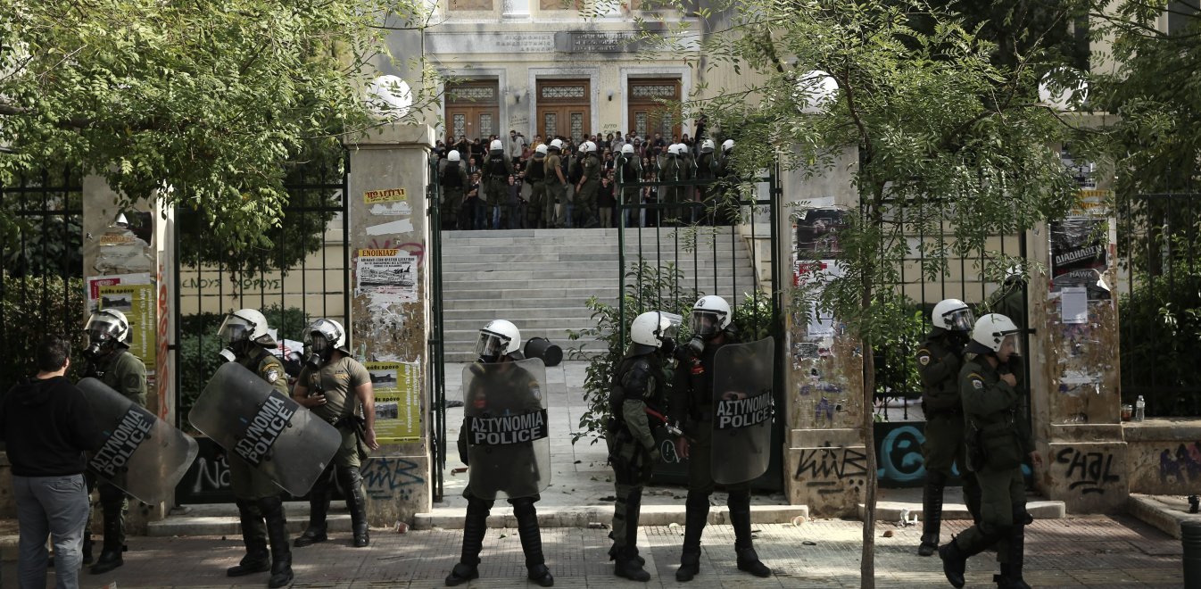 Αντώνης Τζαμακόπουλος: H ειρωνεία για την αστυνομία στα πανεπιστήμια και οι αντιδράσεις στο Twitter