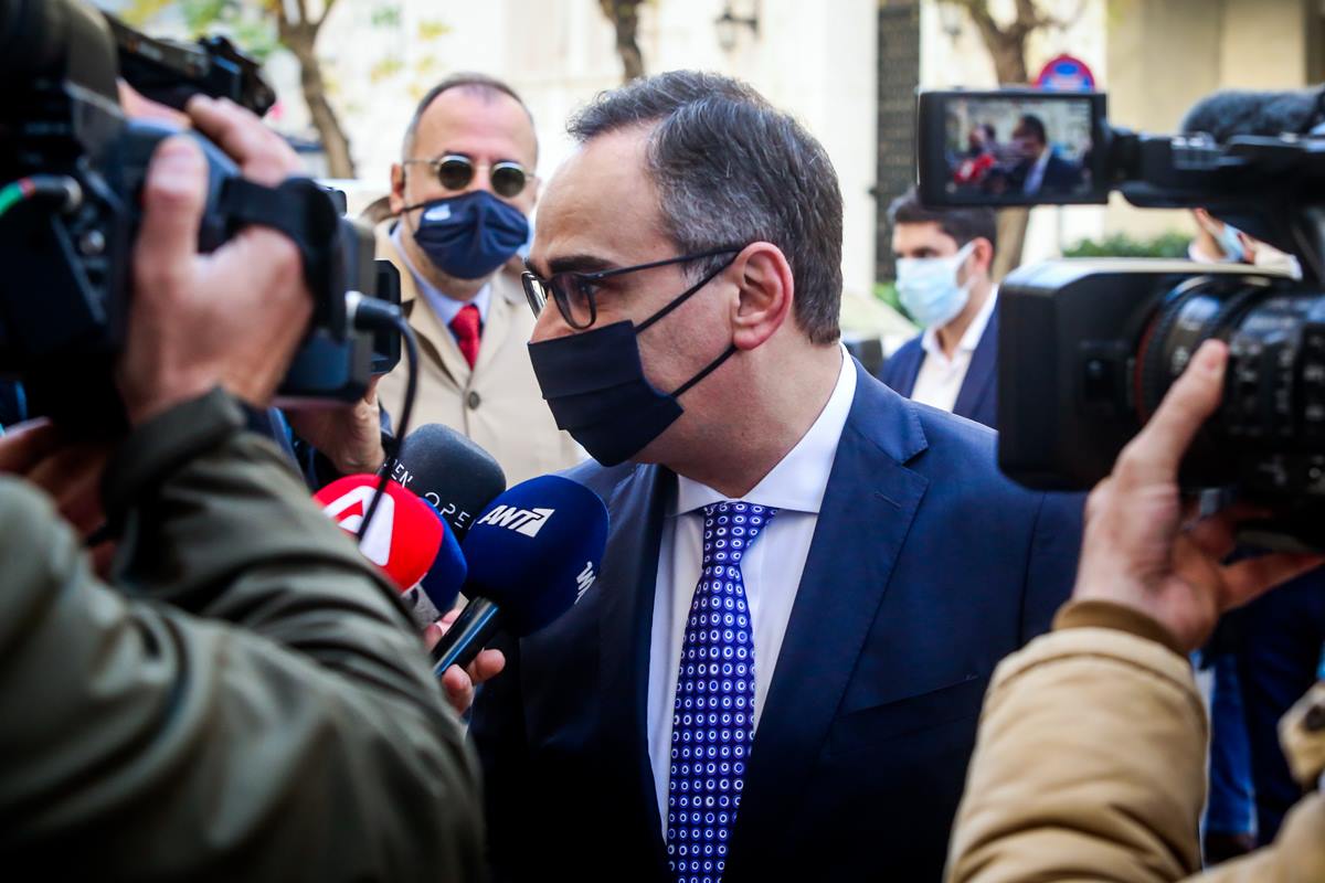 ΣΥΡΙΖΑ για κυβέρνηση: «Πρώτα χειροκροτούσαν τους γιατρούς, τώρα θα τους καθίσουν στο εδώλιο»