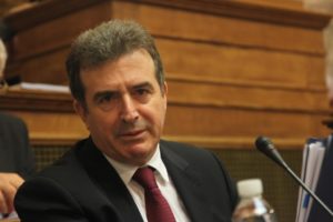Χρυσοχοΐδης σε δημοσιογράφους: «Είστε ελεύθεροι να πηγαίνετε όπου θέλετε»