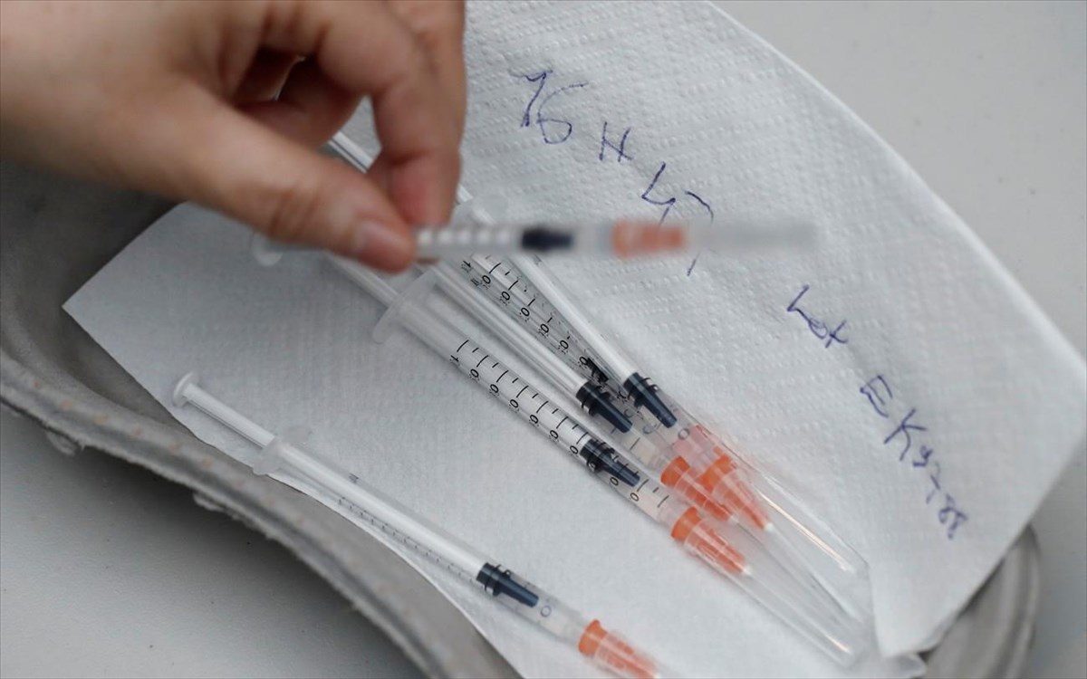 Ψεύτικα εμβόλια κατά της covid-19: 80 συλλήψεις από την αστυνομία της Κίνας για εμβόλια με αλατόνερο