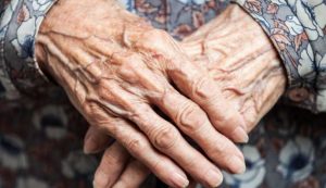 "Όχι πια μόνοι": Πρόγραμμα για στήριξη ηλικιωμένων στην Κρήτη