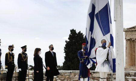 Εύζωνες: O ανατριχιαστικός βηματισμός και ο συμβολισμός της νέας αρχής για την Ελλάδα
