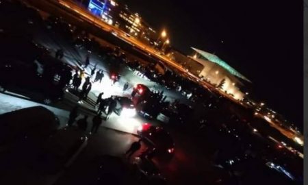 Πανσέληνος: Αθηναίοι με take away ποτά και χωρίς μάσκα αψήφησαν το lockdown