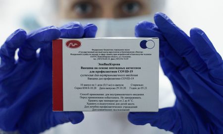 Nέο εμβόλιο της EpiVacCorona από την Ρωσία: Οι κλινικές έρευνες δείχνουν 100% ανοσία έναντι του κορονοϊού
