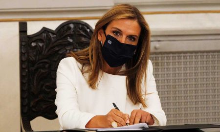 Ζωή Ράπτη: «Εάν οι ιδιώτες γιατροί δεν ενισχύσουν το ΕΣΥ, θα τους επιστρατεύσουμε»