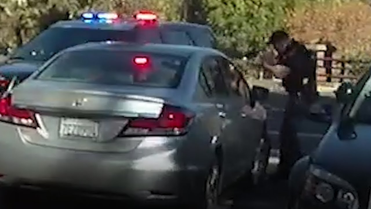 Σκληρό βίντεο: Αστυνομικός πυροβολεί άστεγο στην Καλιφόρνια