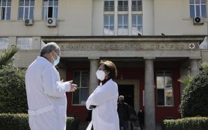 Θάνατος 76χρονου με κορονοϊό στον Ερυθρό Σταυρό: Ποιος αποσύνδεσε τα μηχανήματα του;