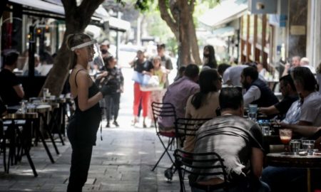 Σχόλια στο Twitter για την απαγόρευση μουσικής στα μαγαζιά: «Φαγητό θα έχει η θα τρώμε σε άδεια πιάτα;»
