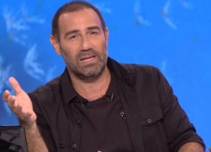Αντώνης Κανάκης: Ανακοίνωσε το τέλος της εκπομπής «Βινύλιο»