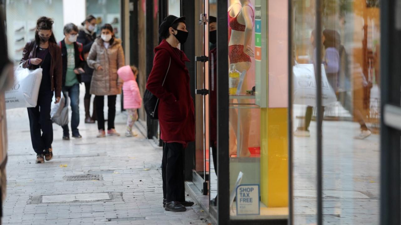 Βασιλακόπουλος: «Καλύτερα να αφεθεί ελεύθερο το λιανεμπόριο και να καταργηθούν τα sms τις καθημερινές»