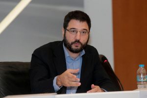 Ηλιόπουλος: «Ο Μητσοτάκης αποδεικνύεται ανίκανος και άβουλος να ελέγξει την πανδημία»