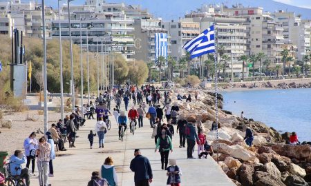 Εξόρμηση Αθηναίων στην παραλία με την απελευθέρωση των διαδημοτικών μετακινήσεων
