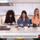 Roomies: Μας δείχνουν πως να φτιάξουμε το «κέικ του τεμπέλη» σε 3 λεπτά!