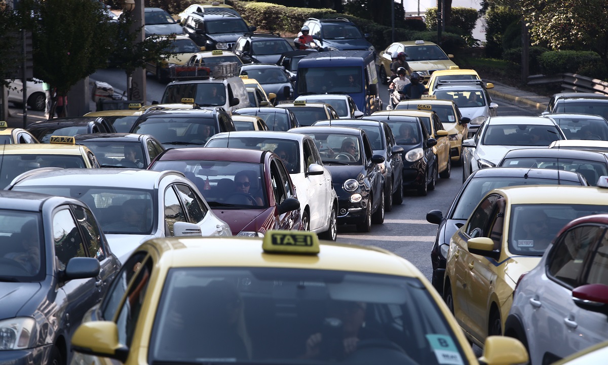 Ποιοι απεργούν την Πέμπτη για την Πρωτομαγιά και το 8ωρο - Τι προβλέπεται για τα ΜΜΕ