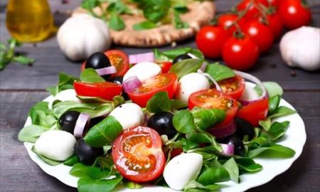 Μεσογειακή διατροφή: Μελέτη επιβεβαιώνει πώς μας προστατεύει από τη νόσο Αλτσχάιμερ